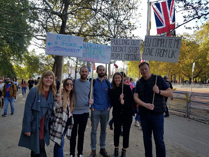 Protestas prieš Brexit Londone. Eisenos dalyvės Eglės foto.