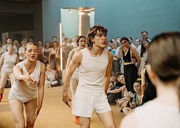 Dviguba premjera | Viename iš žymiausių Londono teatre pasirodys Vilniaus miesto šokio teatras